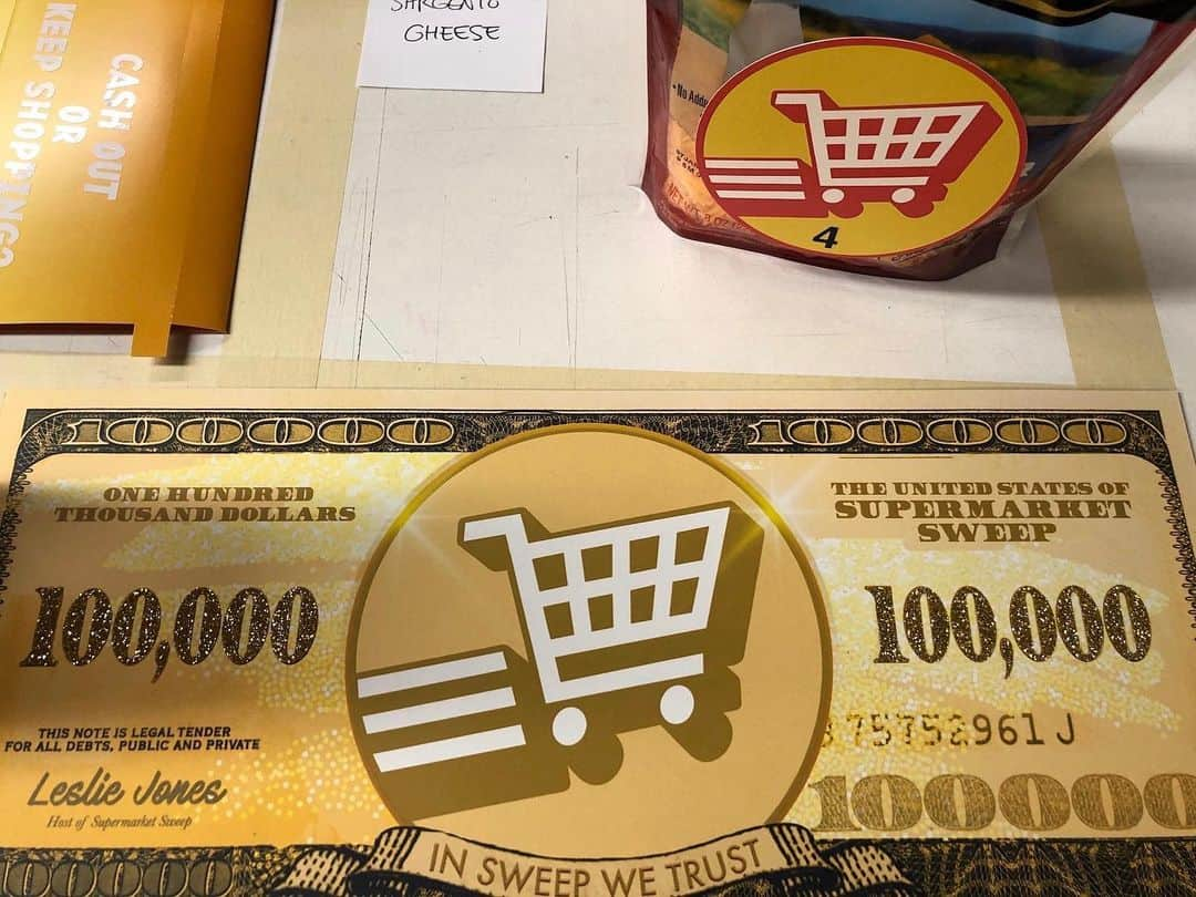 レスリー・ジョーンズさんのインスタグラム写真 - (レスリー・ジョーンズInstagram)「Do you have what it takes to win $100,000?! Tune in to #SupermarketSweep Sunday @ 8/7c to play along with us!! ⁦‪@supermarketsweepabc」11月15日 2時07分 - lesdogggg