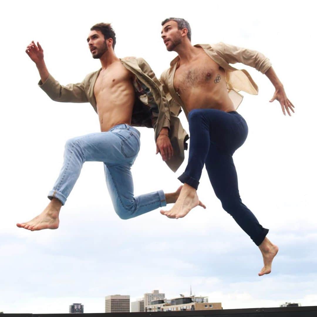 のインスタグラム：「Running away from our problems.🏃🏻‍♂️  📸- @frankbegin   #fly #photoshoot #creative #gay #malemodel #picoftheday」