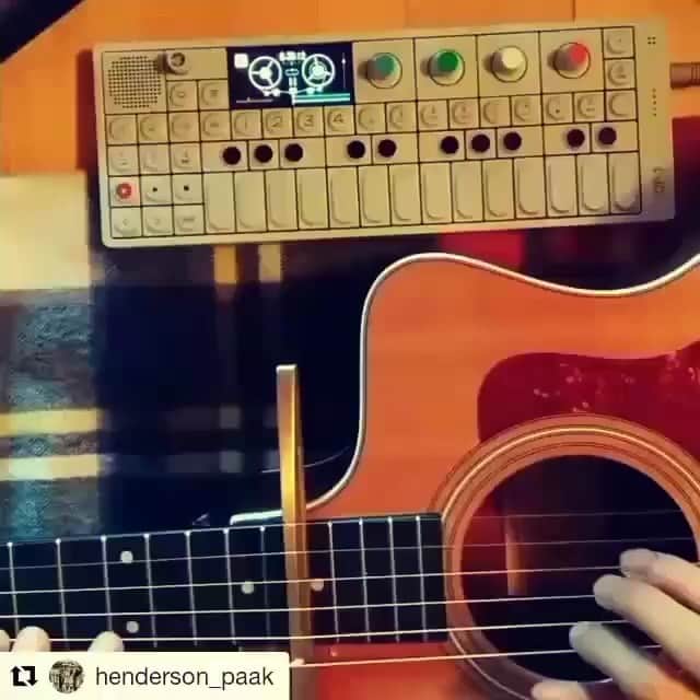 カーキ・キングのインスタグラム：「Did you know you can play passerelle on your guitar and then start a chill beat and keep playing OVER that beat? It's that easy. Link in bio for passarelles at my webstore--discount code avail until Nov 30!  Repost from @atelier_rosenkrantz  Wonderful whimsical tune by @henderson_paak」