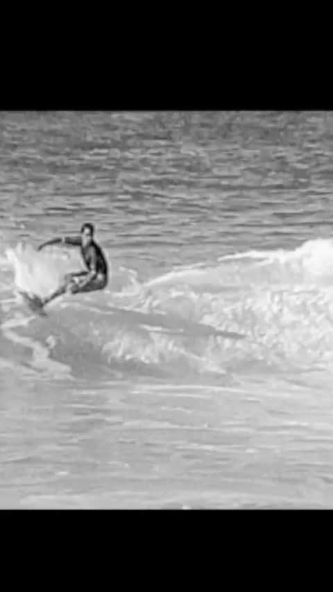 Coldplayのインスタグラム：「This short film is about our brother @jessebillauer, one of the most inspiring people we’ve ever met. He broke his neck surfing aged 17 and went on to found @LifeRollsOnFoundation - truly one of the most awesome organisations on the planet 💙 c, g, w, j & p. Director @markjacobs_dga #LifeRollsOn」