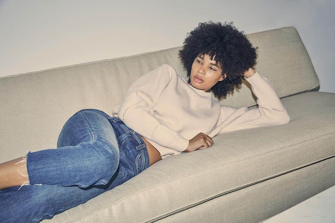 カレントエリオットのインスタグラム：「ga-ga for the gaia / tap the link in our bio for this season’s softest wardrobe staple  #currentelliott #sweaterweather #knits #currentelliottjeans #denim #fall #fashion」