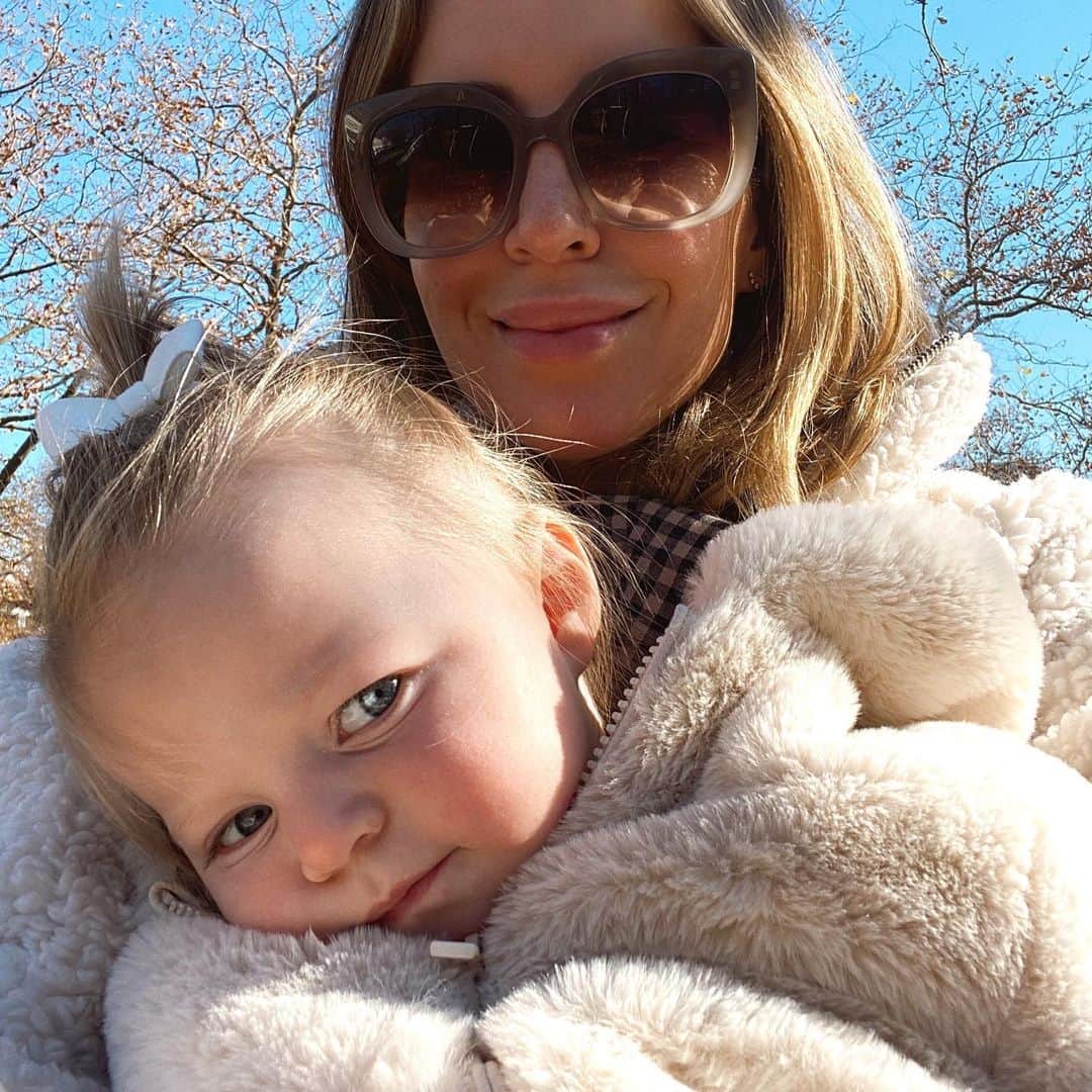 Helena Glazer Hodneのインスタグラム：「A slow start to the weekend✨」