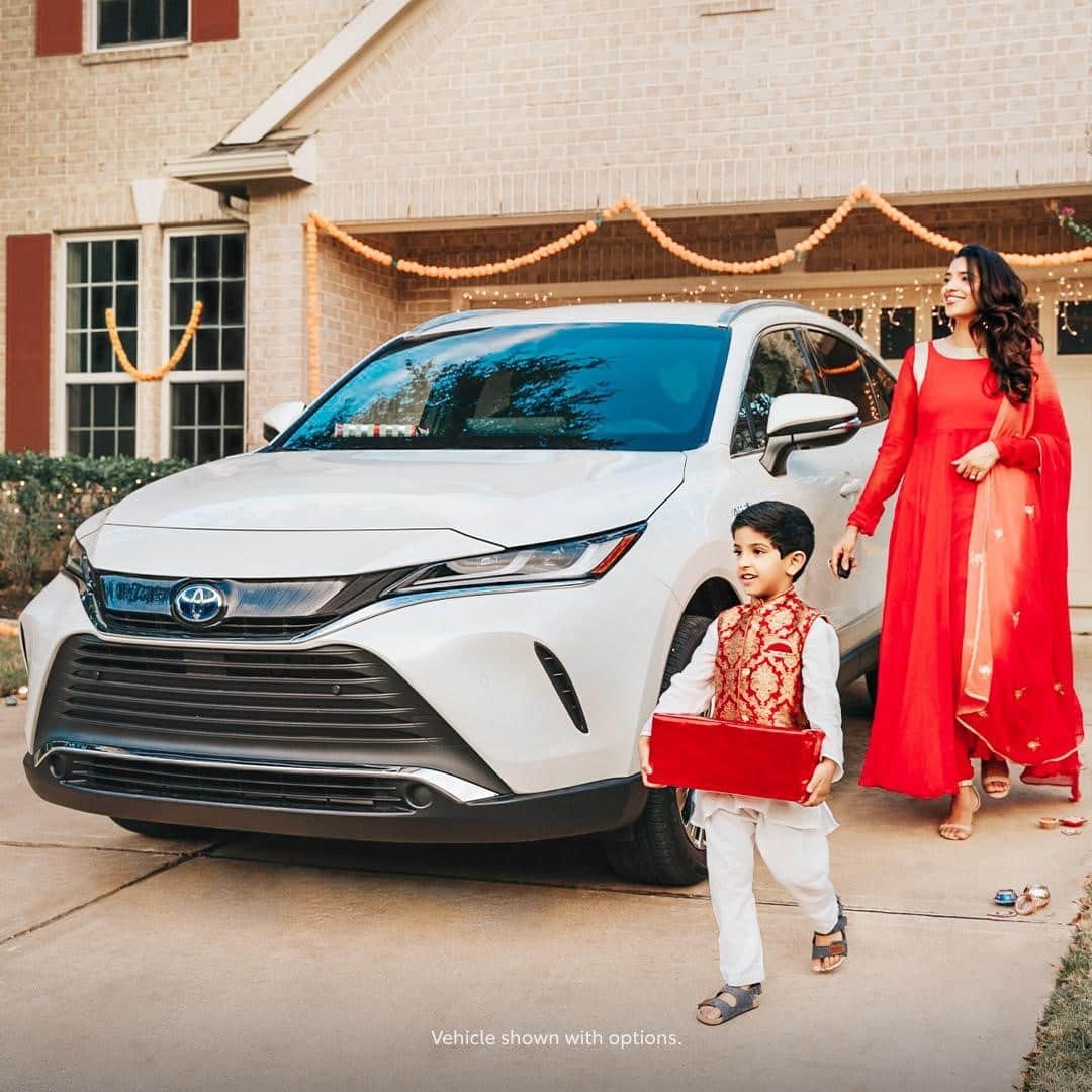 toyotausaさんのインスタグラム写真 - (toyotausaInstagram)「Adding a pop of light and color to your feed this festival season. #Diwali #Venza #LetsGoPlaces」11月15日 3時00分 - toyotausa