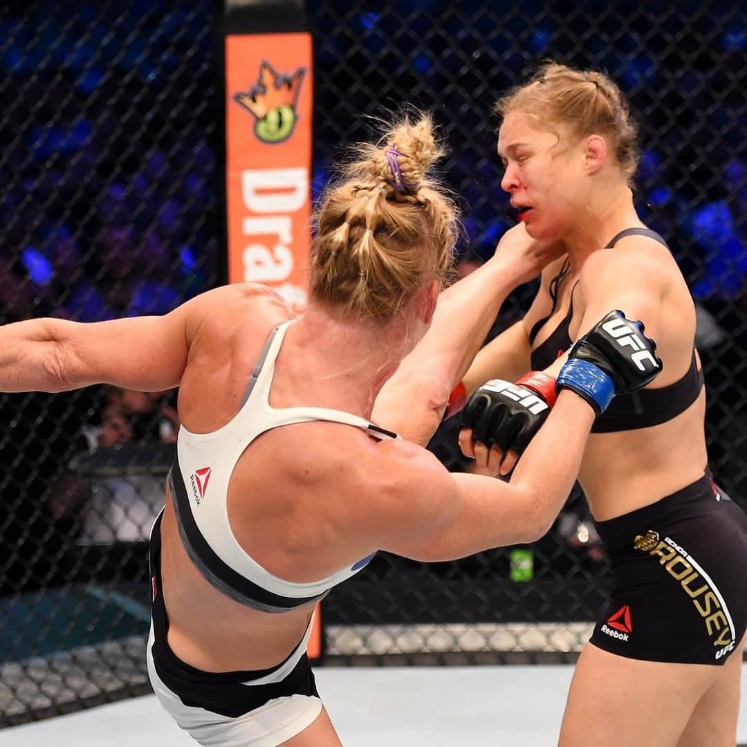 UFCさんのインスタグラム写真 - (UFCInstagram)「#OnThisDay in UFC history - @HollyHolm shocked the 🌎 with a headkick.  [ Watch the full fight on @UFCFightPass ]」11月15日 3時10分 - ufc
