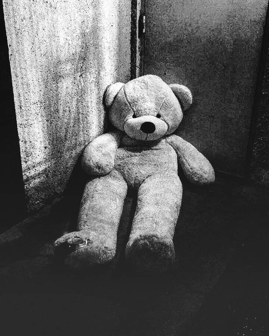 レオン・エルスのインスタグラム：「Forget me not. Poor guy.」