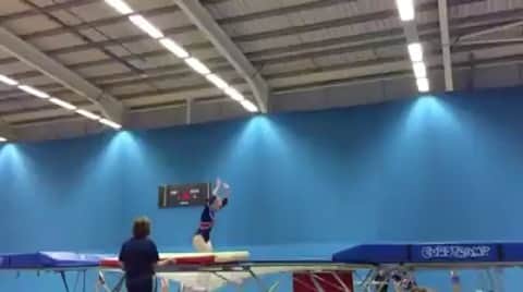 キャサリン・ドリスコルのインスタグラム：「another throwback video by @britishgymnasticsofficial ... slow mo trampoline is the best 🥰🙌🏻」
