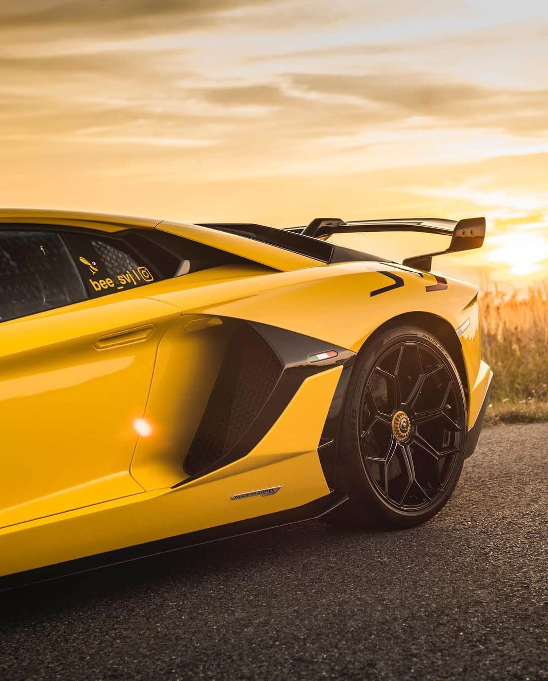 CARLiFESTYLEさんのインスタグラム写真 - (CARLiFESTYLEInstagram)「Beautiful Yellow Aventador SVJ! Owner @bee_svj #carlifestyle Photo @danielmartinek.cz」11月15日 3時29分 - carlifestyle