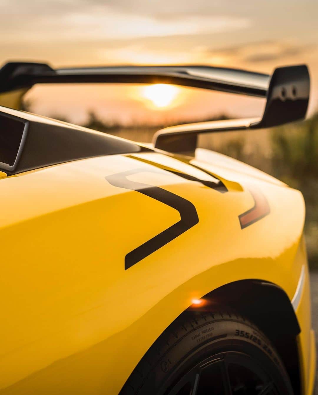 CARLiFESTYLEさんのインスタグラム写真 - (CARLiFESTYLEInstagram)「Beautiful Yellow Aventador SVJ! Owner @bee_svj #carlifestyle Photo @danielmartinek.cz」11月15日 3時29分 - carlifestyle