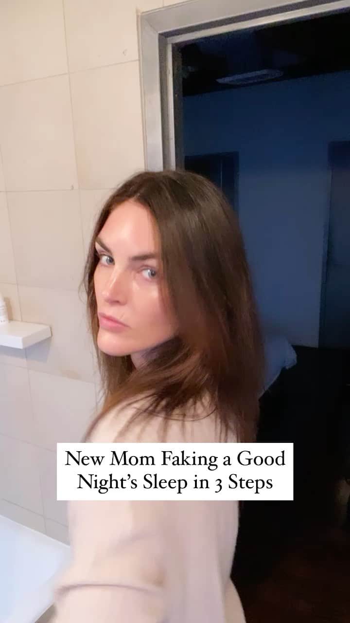 のインスタグラム：「How I fake a good night’s sleep when I’m actually tired as hell 🤪」