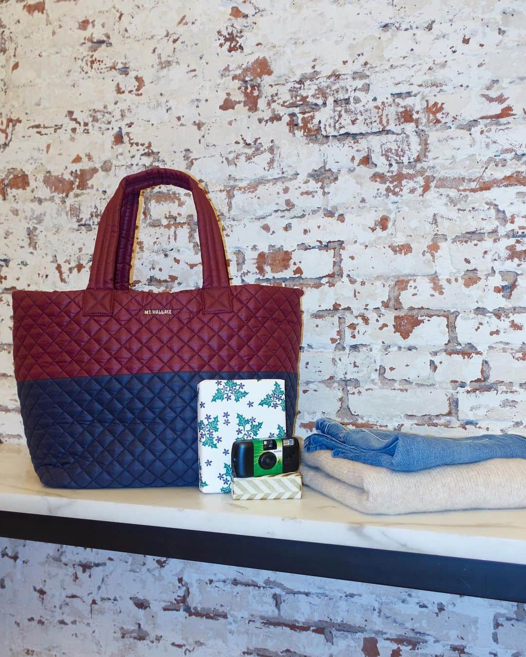 MZウォレスさんのインスタグラム写真 - (MZウォレスInstagram)「Packing is hard, but we can help. Swipe left to see how easy it is to pack our Large Metro Tote Deluxe.」11月15日 3時51分 - mzwallacenyc