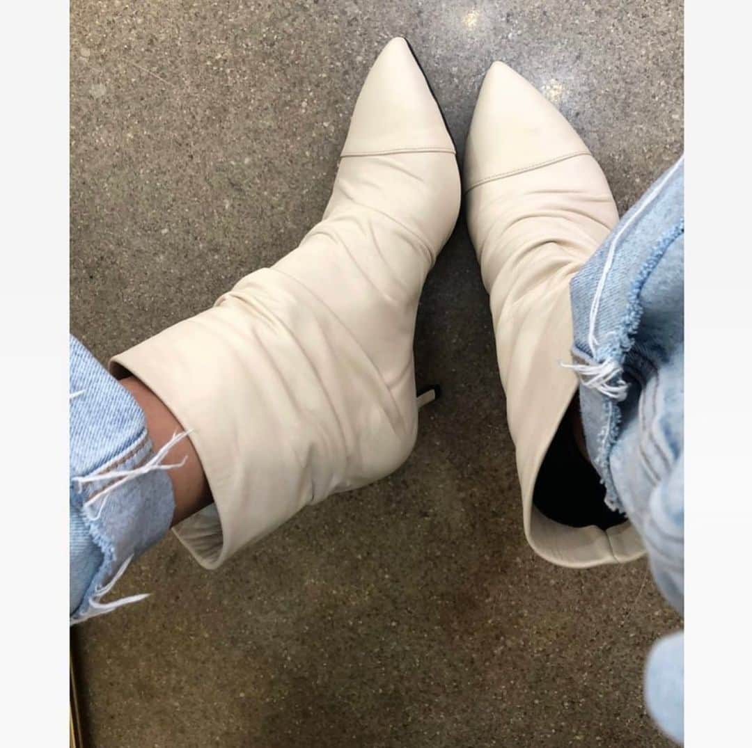 イズロさんのインスタグラム写真 - (イズロInstagram)「#islo #isloisabellalorusso #isloshoes #shoes #ankleboots #leather #heels #tacchi #shop #rivenditoreautorizzato #number11shoes #caserta #fashion #style #shopping #shoesaddict #shoeslover #newcollection #musthave #madeinitaly #staytuned #chiara」11月15日 3時54分 - islo_isabellalorusso