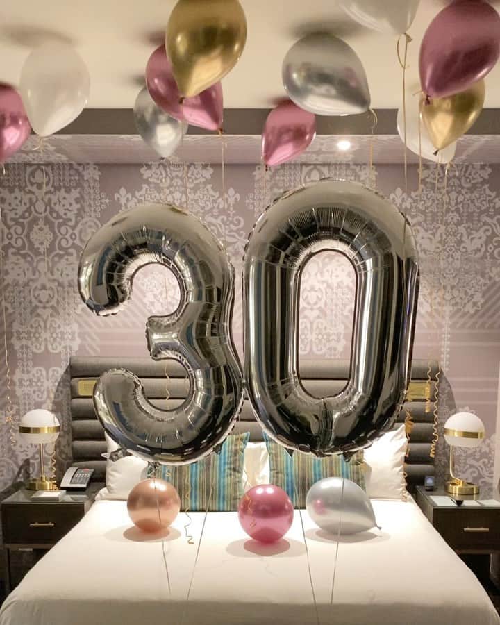 ヤネット・ガルシアのインスタグラム：「It’s MY BIRTHDAY 🎉 🎂 🥳  TE AMOOO @lewishowes 😍❤️ Gracias por esta increíble sorpresa!!  Eres un ángel que Dios ha puesto en mi camino.  Gracias por todo tu amor ❤️ Gracias a todos por sus bonitos mensajes!」