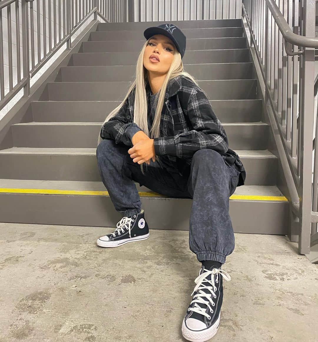 Val Mercadoのインスタグラム：「You can take the girl out of New York... @boohoo」