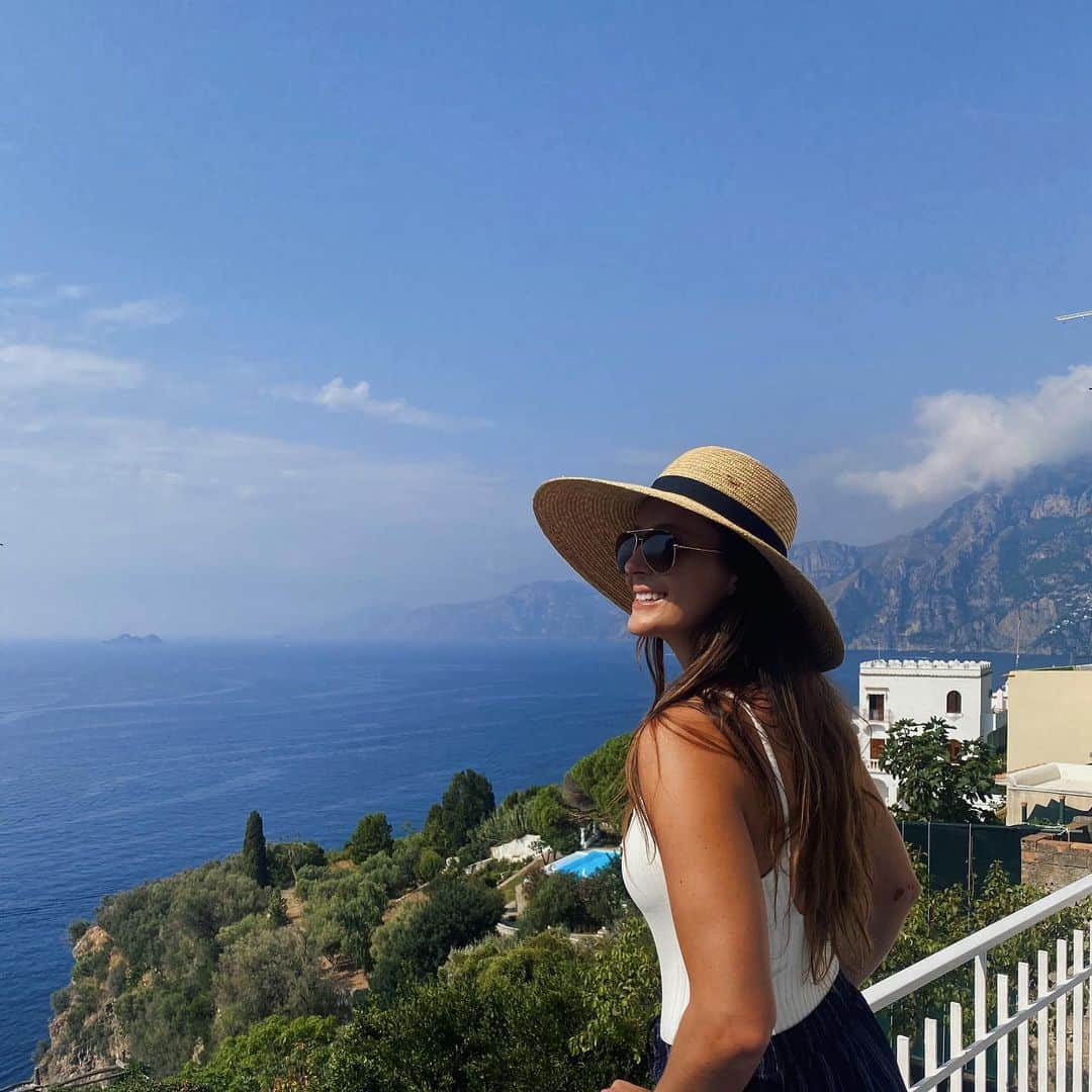 ローラ・ロブソンのインスタグラム：「Lockdown boredom has kicked in after what feels like 85 straight hours of golf on tv.」