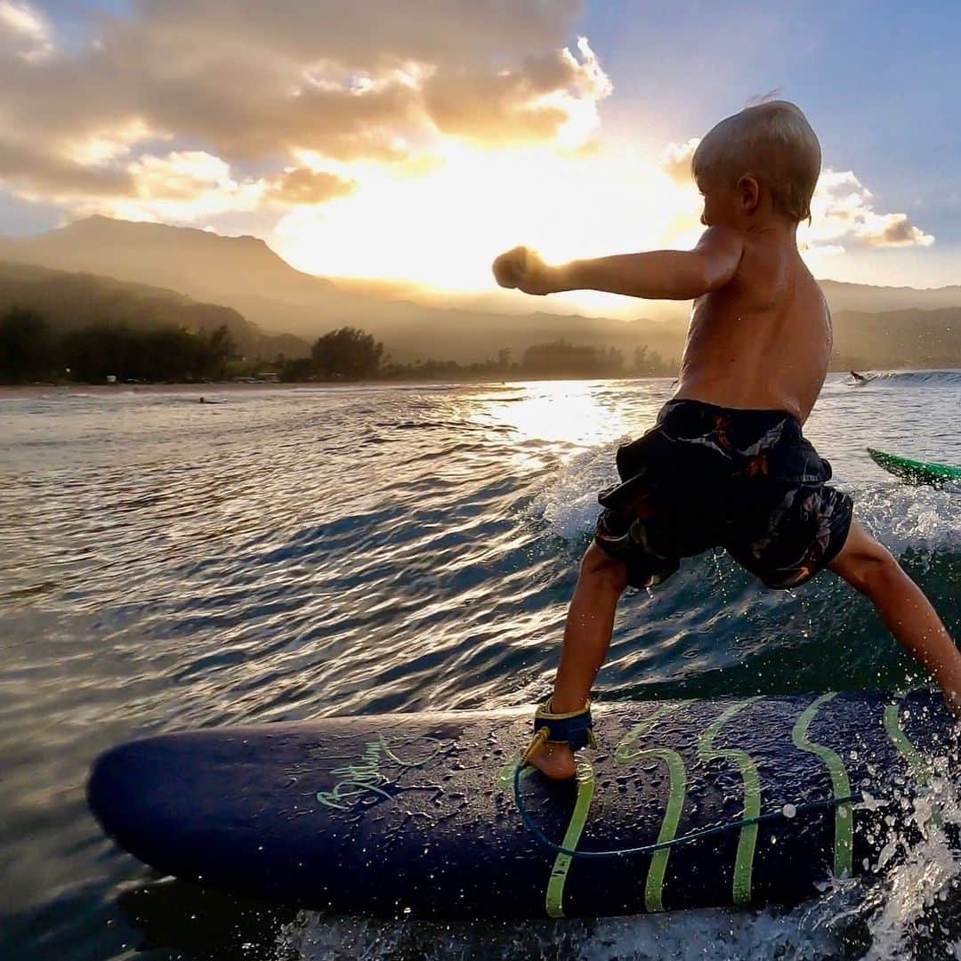 Bethany Hamiltonのインスタグラム：「Tobias living with passion!!! You can too... Even in the chaos of life. Find your Why. Dream Big. Reach goals. And live each day to the fullest. Checkout my online courses, one on DISCOVERING YOUR PASSIONS, another on REACHING GOALS, or the all in LIVE UNSTOPPABLE course. Link in bio.」