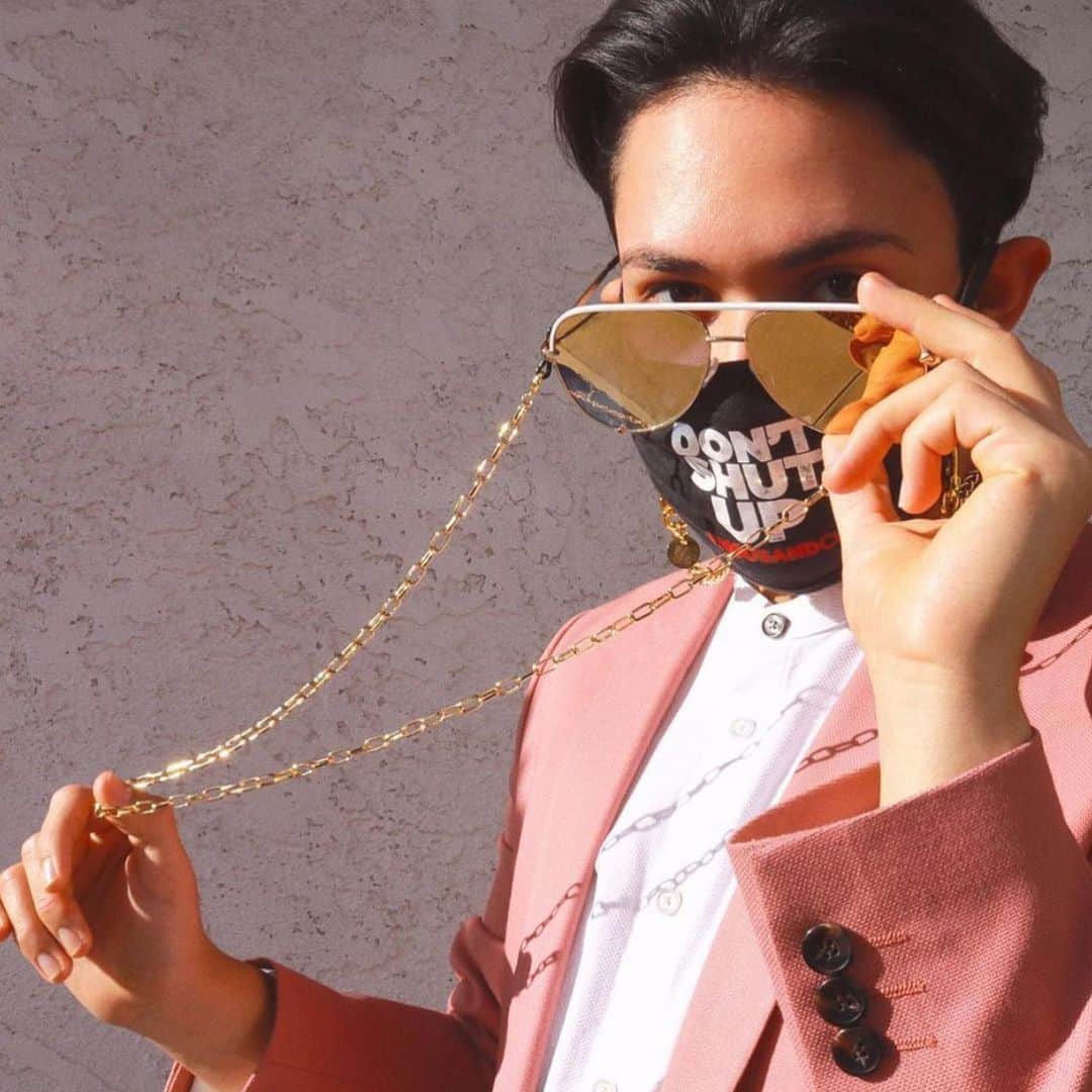 quayaustraliaさんのインスタグラム写真 - (quayaustraliaInstagram)「Give us a moment while we collect ourselves, bc @willsshowem is straight 🔥 in HIGH KEY CONTRAST + our BOX LINK CHAIN 😍  There’s a HIGH KEY for everyone on your list—this mega flattering aviator comes in a range of styles, colors, + sizes—hit the site or a Quay store to explore 🎁❄️ #FINDYOURQUAYS」11月15日 4時45分 - quayaustralia