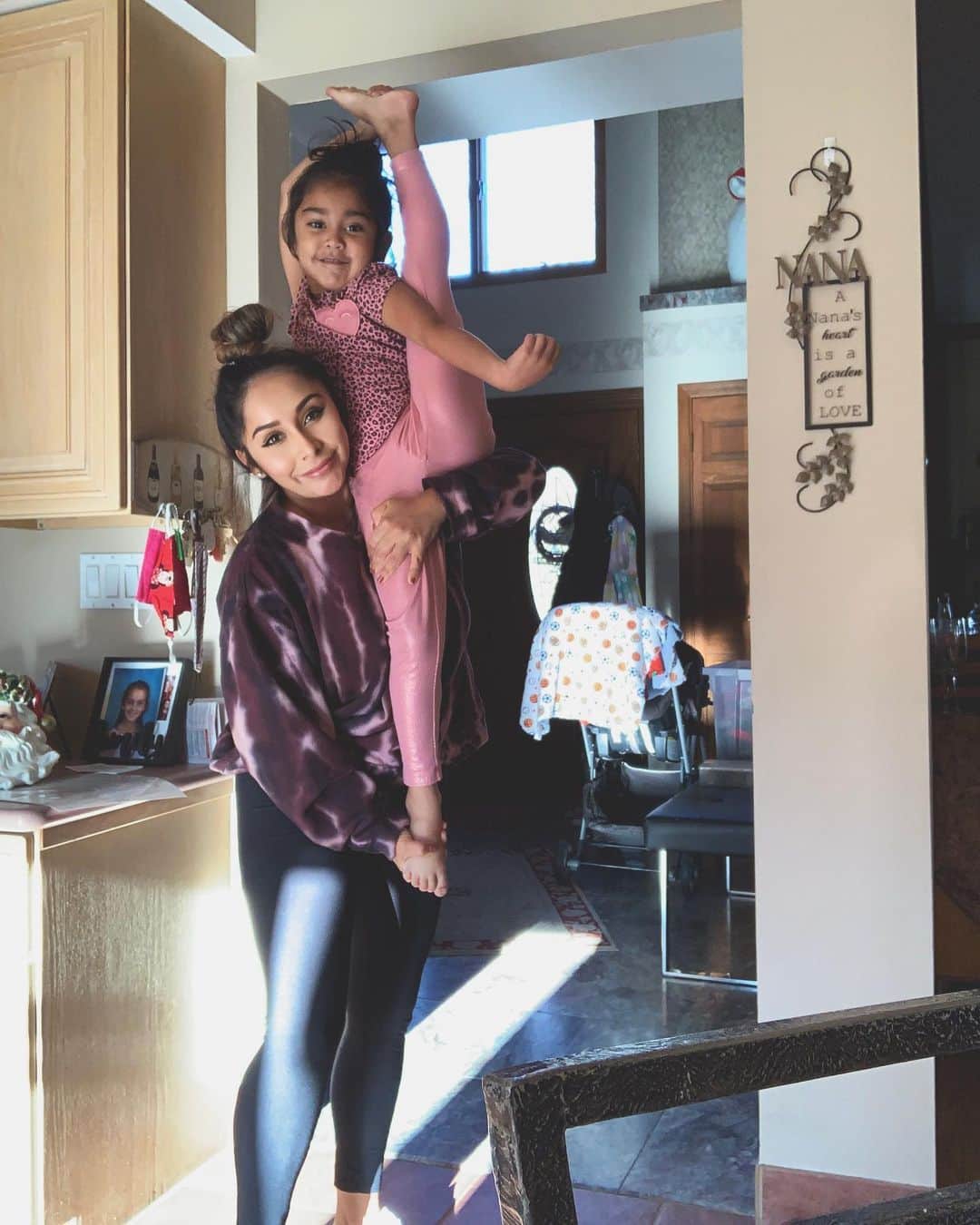 ニコール・ ポリッツィのインスタグラム：「My girl always doin her moves👊🏽」