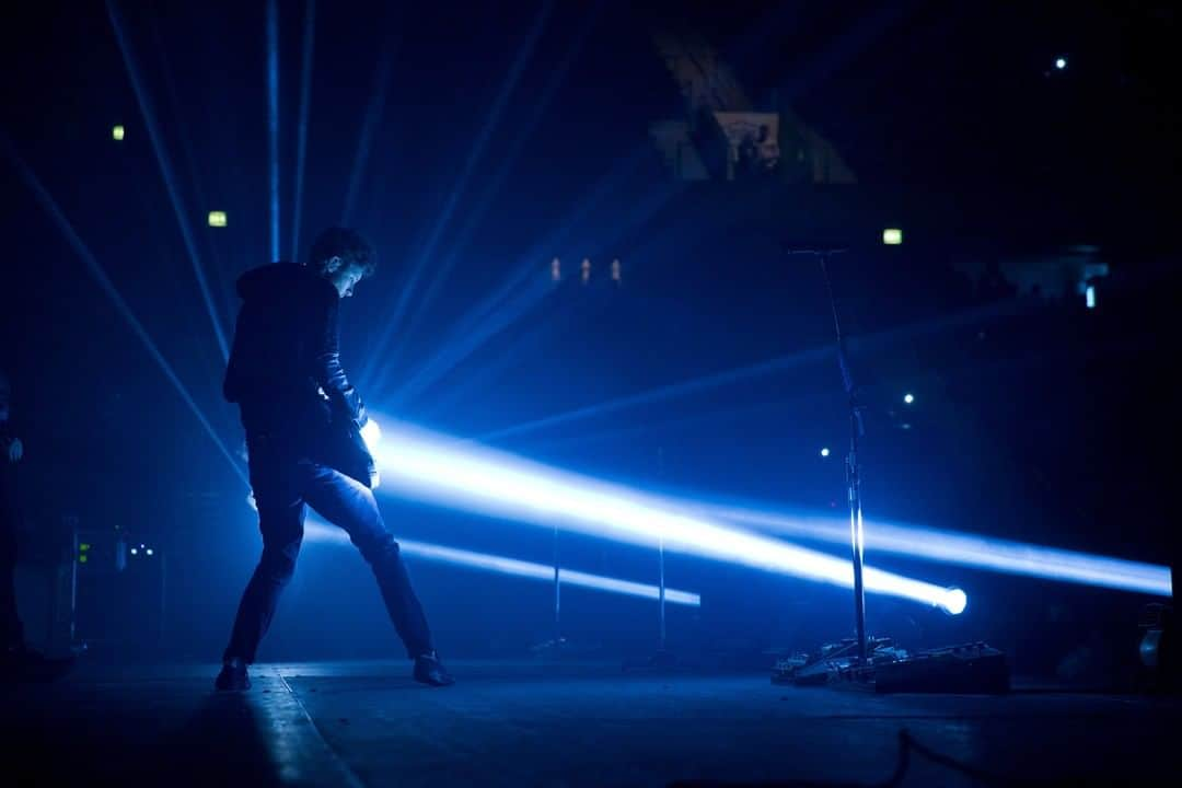 OneRepublicさんのインスタグラム写真 - (OneRepublicInstagram)「Who else thinks @brentkutzle looks like he’s in a superhero movie here? 😂」11月15日 5時00分 - onerepublic