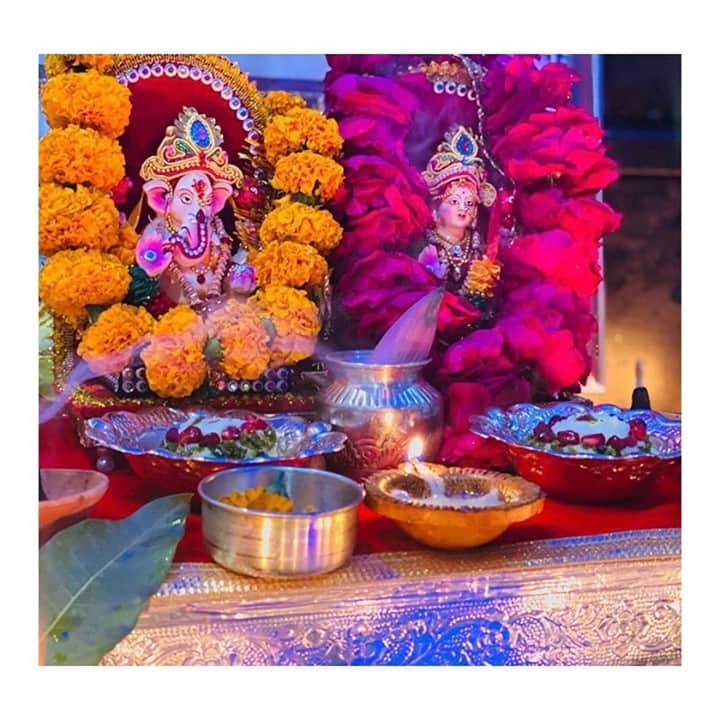 マッタのインスタグラム：「🌟Happy Diwali. Celebrating with all those near and far🌟 Image from @anjana_singh_」