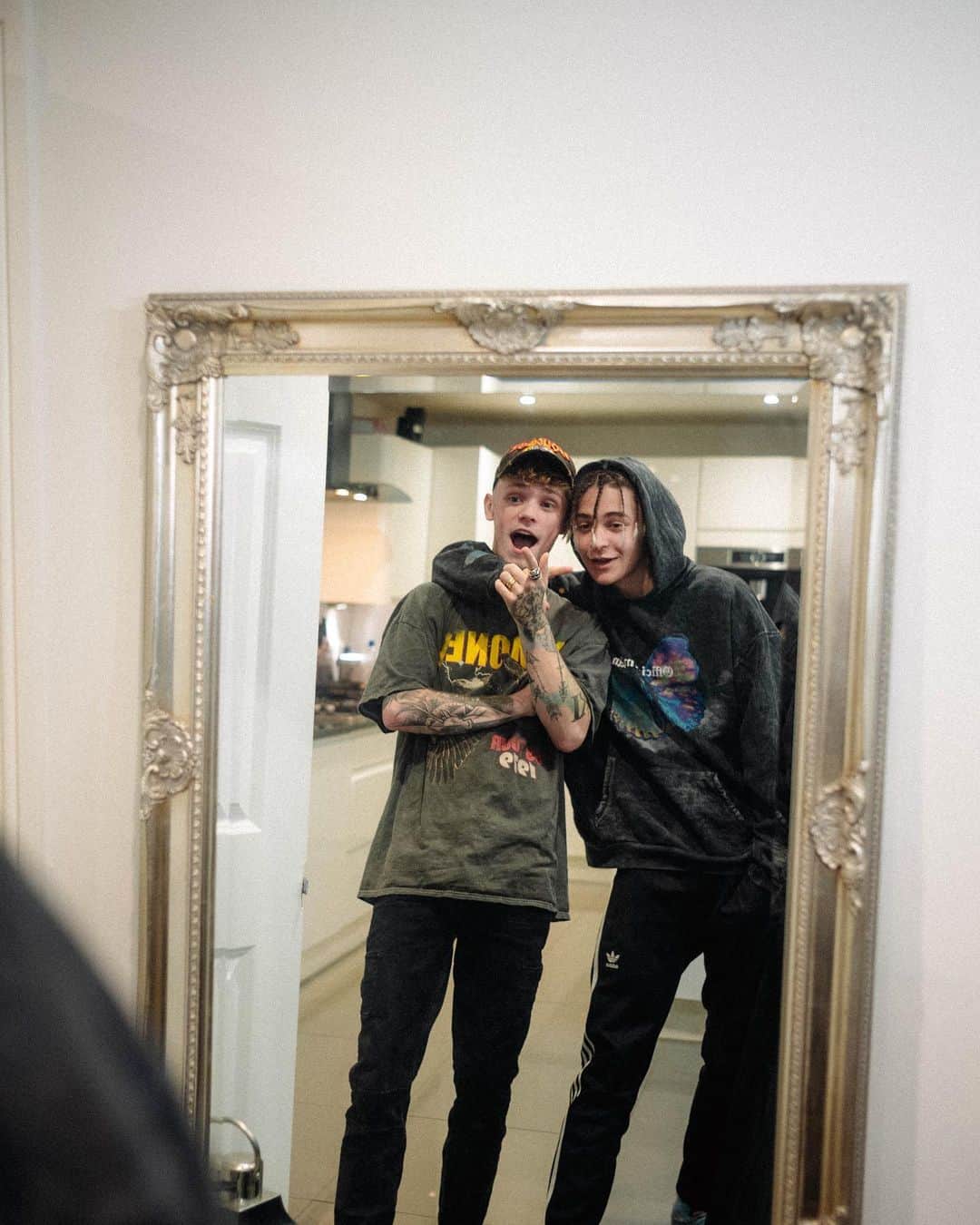 Bars and Melodyのインスタグラム：「Oh shit you those guys from that tv show」