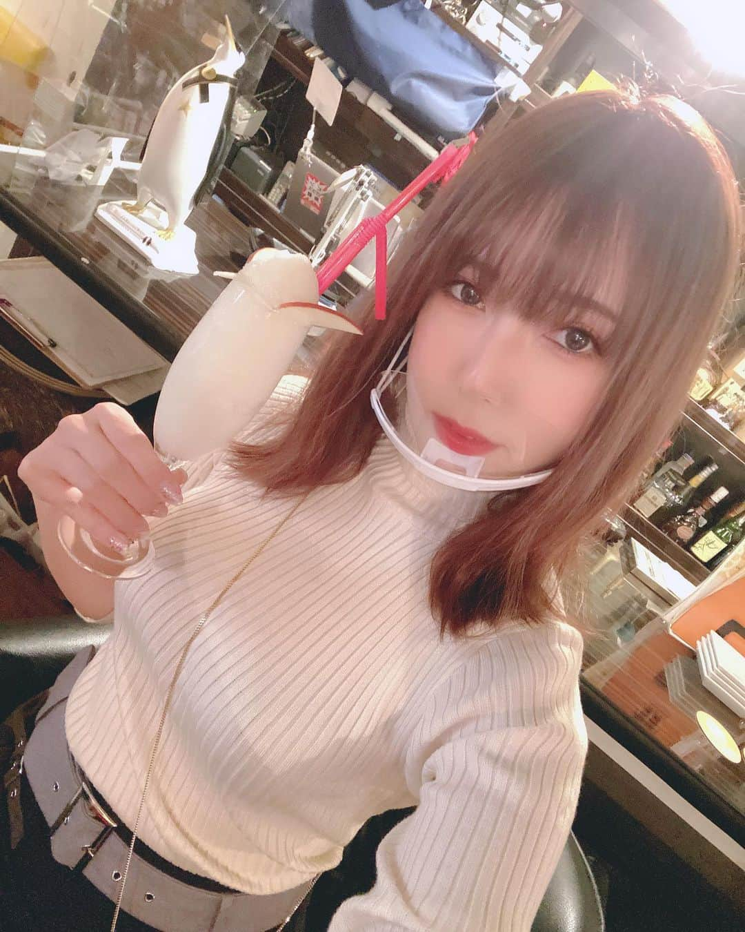 波多野結衣さんのインスタグラム写真 - (波多野結衣Instagram)「ペンギンのいるbar様でオフ会させていただきました♡🐧 ペンギンかわいかった… . . #ペンギンのいるbar #オフ会 #ペンギン #ペンギンフローズンカクテル #セレブの友 #波多野結衣」11月15日 10時50分 - hatachan524