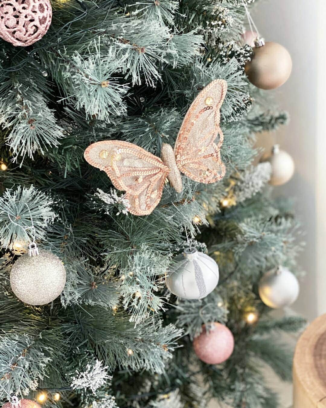 Target Australiaさんのインスタグラム写真 - (Target AustraliaInstagram)「We love to see how you're styling Christmas. Thanks for sharing @my.styled.home, our Christmas Butterfly Clip is looking gorgeous on your tree  🎯♥️ #targetaus #christmasmadebetter」11月15日 5時34分 - targetaus