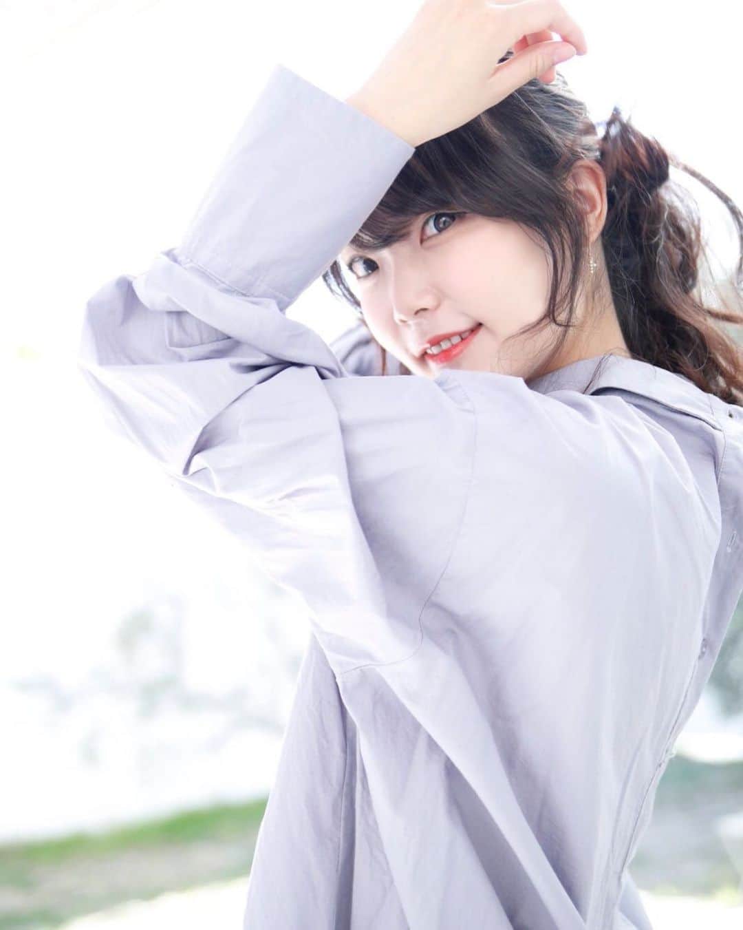 武田美憂のインスタグラム：「. 昨日の写真ナチュラルで全部すき！ これが噂の「背中のボタン空いてますよ」と 街中で教えてもらえるシャツ。 ZARAです。きむねぇとおそろです。 . #オウルテックレディ #sgt #supergt #owltech #tgrteamsard #sard #いいねしてね #portrait #portraitphotography #model #japanesegirl  #racequeen #レースクイーン #グラビア #水着 #ハウススタジオ #被写体モデル #被写体 #モデル #作品撮り #ポトレ #ポートレート #followme」