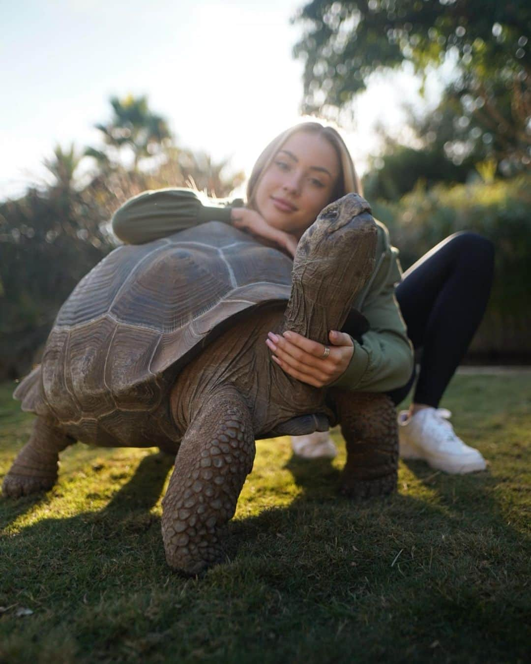 チャーリー・ジョーダンさんのインスタグラム写真 - (チャーリー・ジョーダンInstagram)「Master Oogway and I 😉  Sneak peek pics of our visit to @turtleconservancy 🐢 full YouTube video explaining everything about these beautiful tortoises coming soon! So excited and blessed to be able to share everything we have been planning with these beautiful animals! Just because the world has stopped doesn’t mean we stop helping 🌈 Jacket @revolve」11月15日 5時48分 - charlyjordan