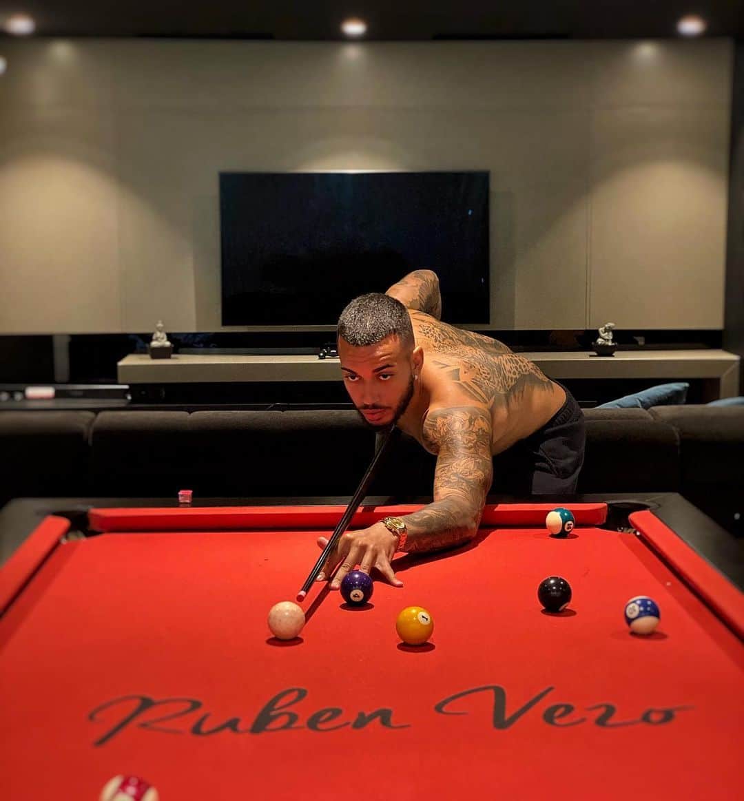 ルベン・ヴェソのインスタグラム：「🎱🎱🎱」
