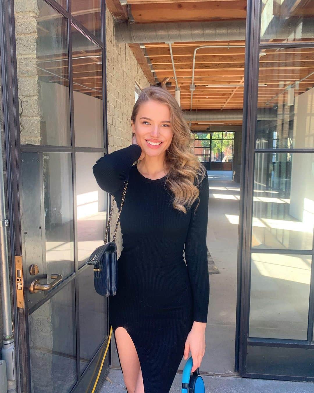 タニヤ・ミティアッシーナさんのインスタグラム写真 - (タニヤ・ミティアッシーナInstagram)「me stepping out in a midst of covid surge and major pandemic fatigue just to peep at the world 🤗is Instagram still a thing? 👀」11月15日 6時13分 - mit_tanya