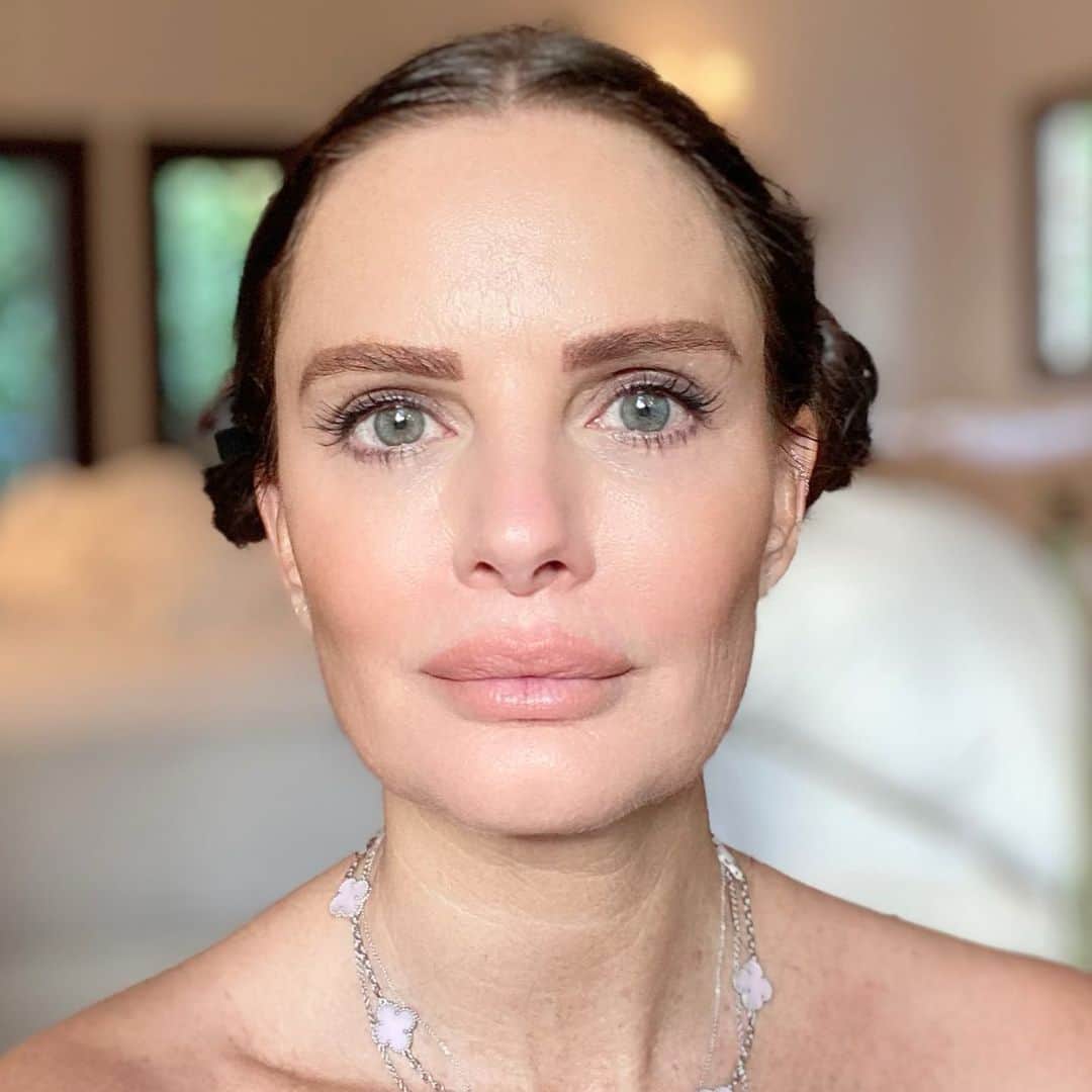 ガブリエル・アンウォーのインスタグラム：「Skin by @miamidermpro Thank you @paulabrezavscek & @assistedby_christy #fallglow @shareefmalnik」