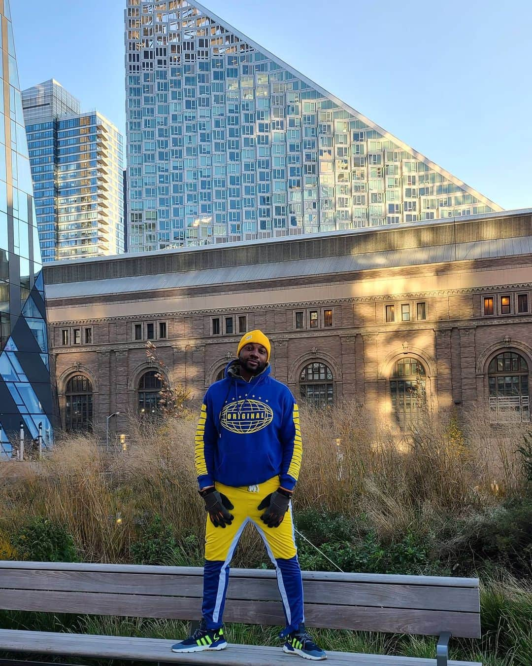 call me Lix the 6-Toyさんのインスタグラム写真 - (call me Lix the 6-ToyInstagram)「Pi💤a 🍕 and Photoshoots in NYC 📸 Knit cap by @ralphlauren #poloralphlauren #westend Bad Boy🧑🏾‍💼😎 #newyorkcitylife #소주한잔  💞💕💘💝 Artist: Nudi Blockchain Twitter: LIXTHESIXTOY YouTube: BugzeeLix Kakao: BugzeeLix  안녕하세요 👧👧 #wanderlusttribe #꿀잼 #치맥#남친  #짱  #대박 #불금 #헐 #멘붕  #베프 #남자신음 #여자신음 #신음소리 #훈남  #소주안주」11月15日 6時18分 - lixthesixtoy