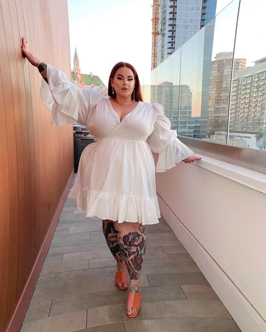 テス・ホリデーのインスタグラム：「Always been a bad B 💯🍒✨(swipe till the end) 👼🏻」