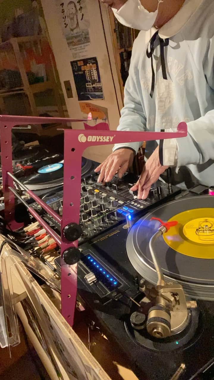 双木昭夫のインスタグラム：「地味ーなDJですが一人で5、6時間位レコードかけてます」