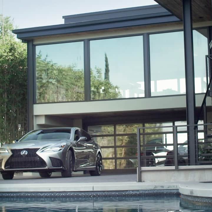 Lexus USAのインスタグラム：「Beautifully crafted with uncompromised form and function, Lexus partners with @ZeroHalliburton, creator of the iconic aluminum travel cases, to create Lexus Zero Halliburton luggage. #LexusLS」
