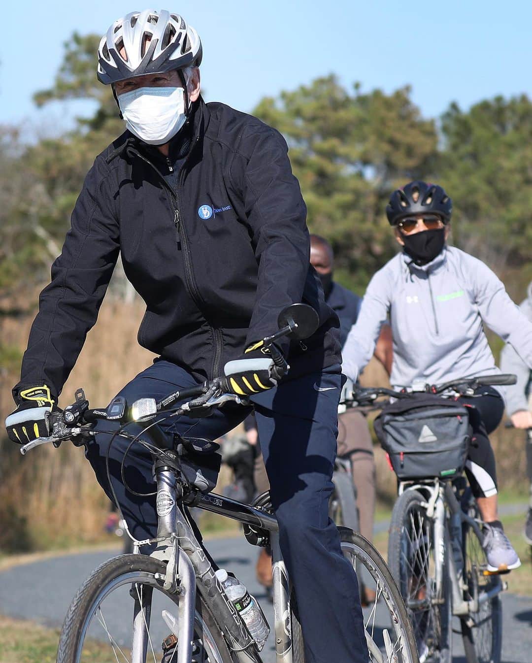 Just Jaredさんのインスタグラム写真 - (Just JaredInstagram)「President-elect Joe Biden and future FLOTUS Jill Biden were spotted on a bike ride on Saturday morning in Delaware. They were both wearing masks, which they are urging all Americans to wear while out of their homes. #JoeBiden #JillBiden Photos: Getty」11月15日 7時07分 - justjared