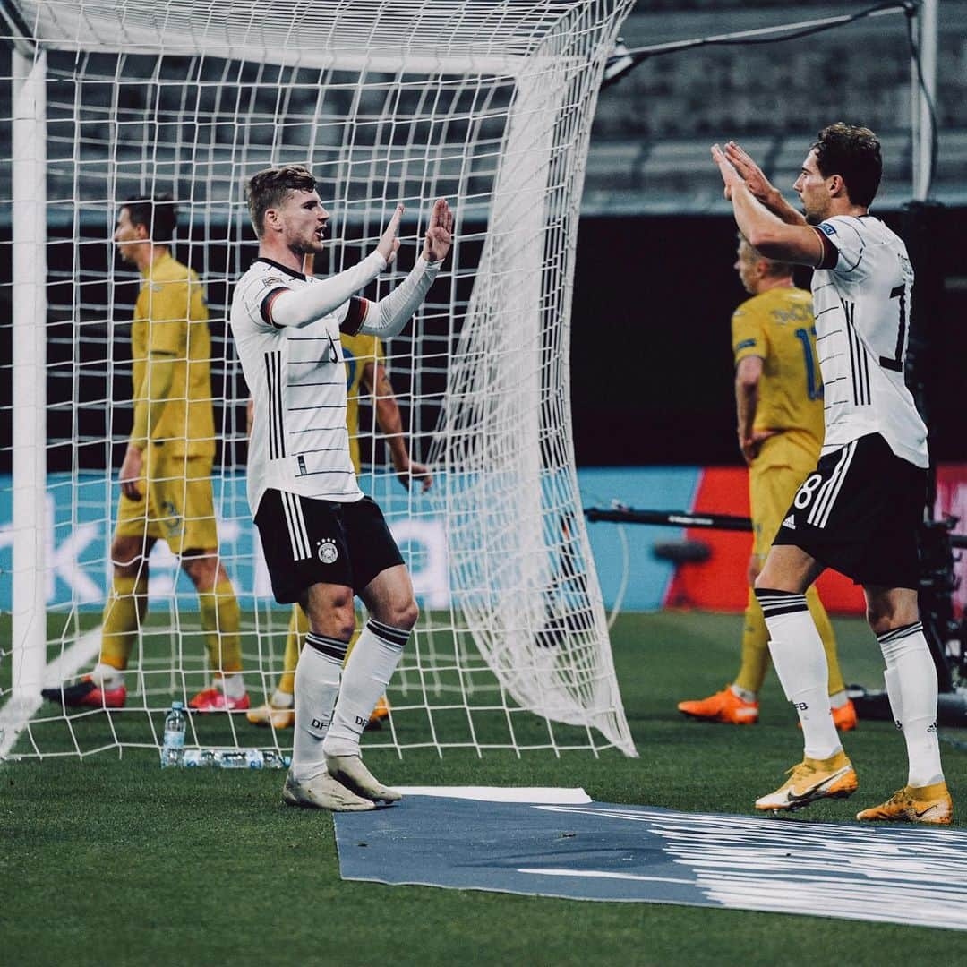 ティモ・ヴェルナーさんのインスタグラム写真 - (ティモ・ヴェルナーInstagram)「Ein runder Abend in Leipzig 🙂💪 / Happy to return to Leipzig like this! ⚽️⚽️ @dfb_team」11月15日 7時15分 - timowerner