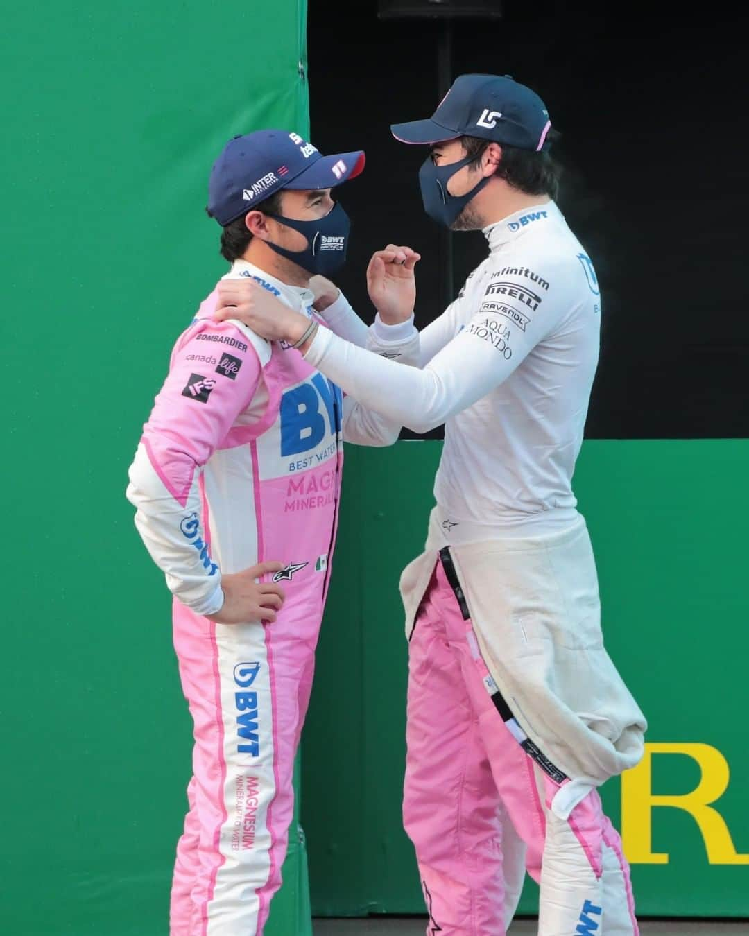 F1さんのインスタグラム写真 - (F1Instagram)「Just two @racingpointf1 drivers starting in the top three 😊  🇲🇽 @schecoperez 🤜🤛 @lance_stroll 🇨🇦  #F1 #Formula1 #RacingPoint #TurkishGP #Mexico #SergioPerez #Canada #LanceStroll」11月15日 7時24分 - f1