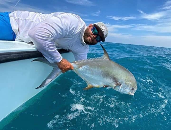 Costa Sunglassesのインスタグラム：「Exit permit. 📷: @fallingtidecharters @courtneyjanekempf #SeeWhatsOutThere #BornOnTheWater」