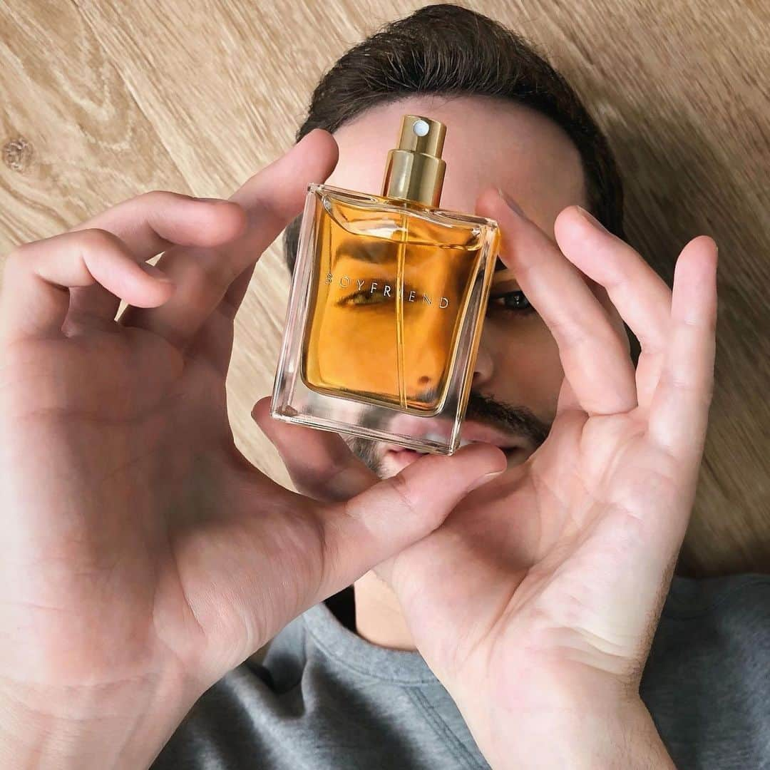 ケイト・ウォルシュさんのインスタグラム写真 - (ケイト・ウォルシュInstagram)「Hi loves, time for another amazing @boyfriendperfume Creator Spotlight series ✨ Meet the incredible @austenparker! He has a passion for painting, sculpting, makeup artistry and photography! 😻 Thank u Austen for sharing ur journey with us and for all ur amazing #Boyfriend photos - check out his full Q&A over at @boyfriendperfume ❤️ And if u haven’t tried us out yet, u can always come pick up one of our super duper Samplers for completely free by using the code SAMPLER at the link in bio 😍」11月15日 7時29分 - katewalsh