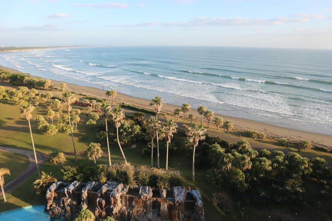 RENA さんのインスタグラム写真 - (RENA Instagram)「Good morning 🌊✨ ． 朝から美し過ぎて息を呑む景色🌴 ． 今日も楽しもう❤︎ ． ． #oceanview #hometown #beautifulworld #miyazaki #地元 #朝日」11月15日 7時50分 - rena_flare