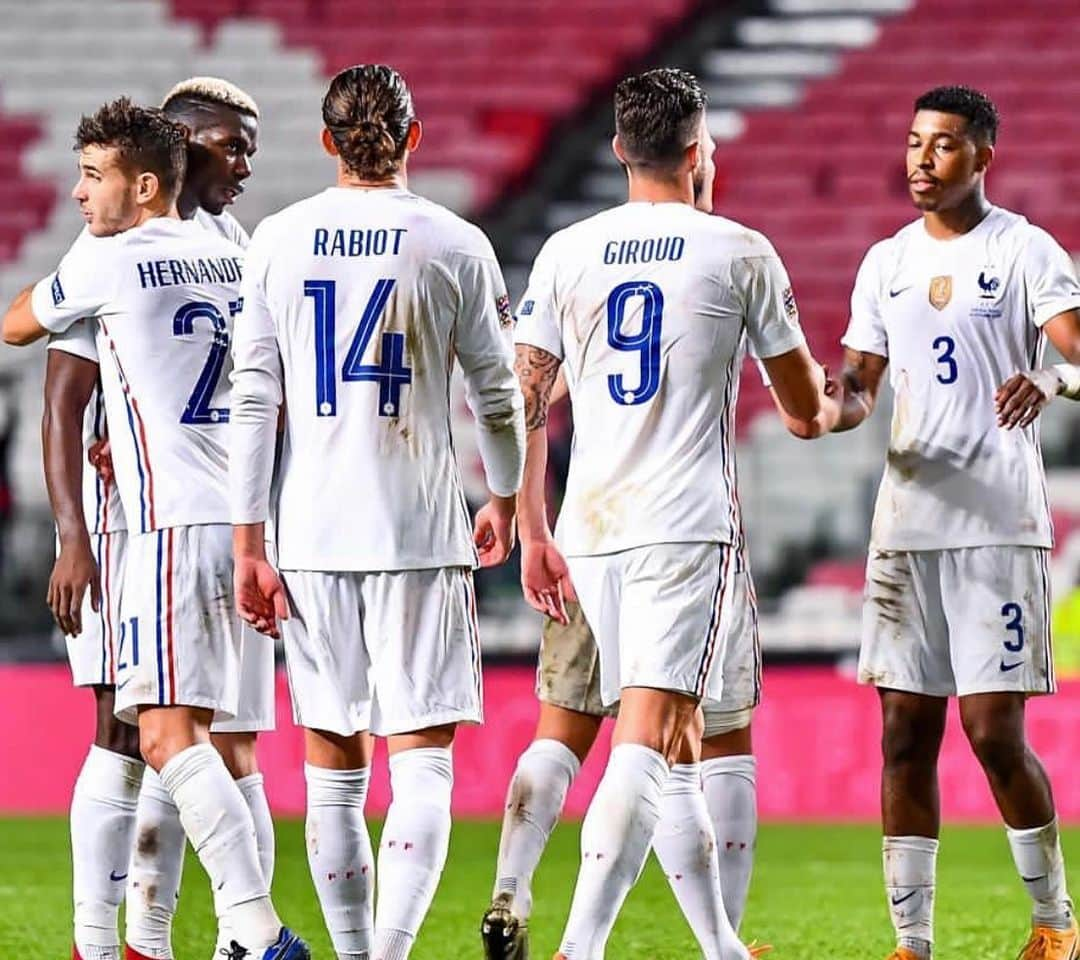 アドリアン・ラビオさんのインスタグラム写真 - (アドリアン・ラビオInstagram)「EKIP 🔵⚪️🔴 !! Super prestation, match plein ce soir !! Qualifié pour le « Final 4 » #PORFRA #fiersdetrebleus #DUC」11月15日 7時57分 - adrienrabiot_25