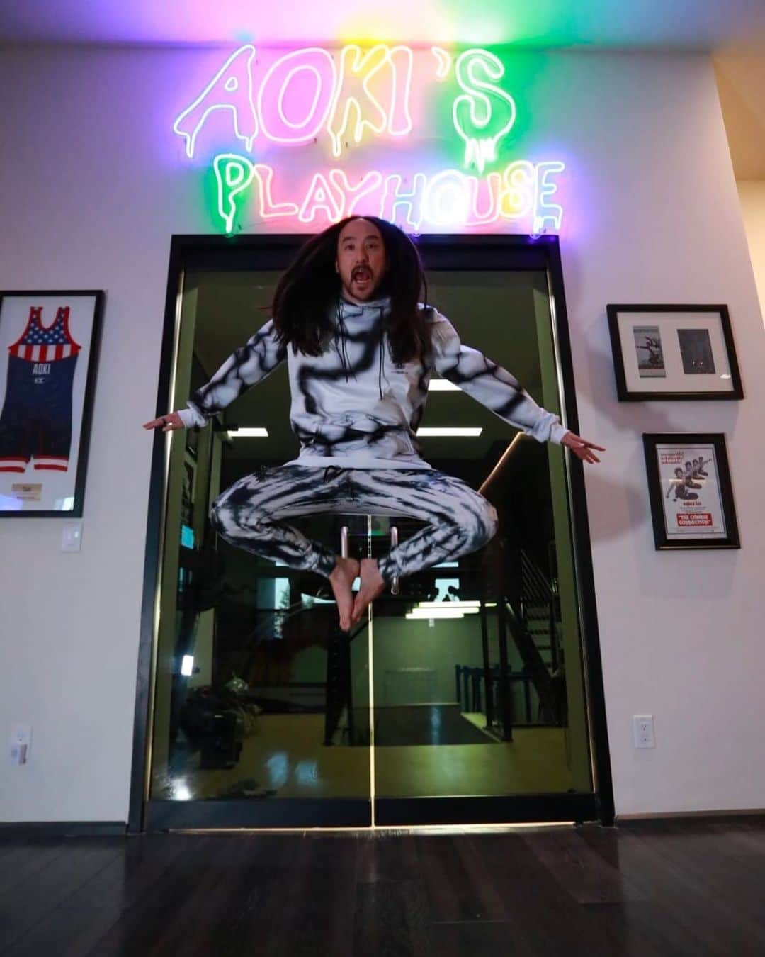 スティーヴ・アオキさんのインスタグラム写真 - (スティーヴ・アオキInstagram)「Enter at your own risk @aokisplayhouse. #AokiJump #1035 @neondreams.usa #NeonDreamsUSA #NeonDreaming」11月15日 8時02分 - steveaoki