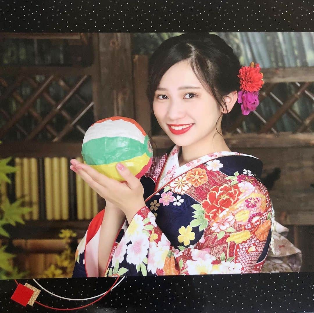 生形由佳さんのインスタグラム写真 - (生形由佳Instagram)「今日は七五三なので㊗️ 20歳と7歳の時の写真を載せます☺️  面影ありますか？😂  今日は家族で紅葉を見にお出かけしてきます🍁  皆さん、素敵な1日を〜🌿  #七五三 #ヘアスタイル #成人式ヘア #成人式前撮り #成人式 #振袖 #振袖ヘア #ミスコン #ミス成蹊 #ミスコンファイナリスト #ミス成蹊コンテスト #ミス成蹊コンテスト2020」11月15日 8時07分 - yuka.ub