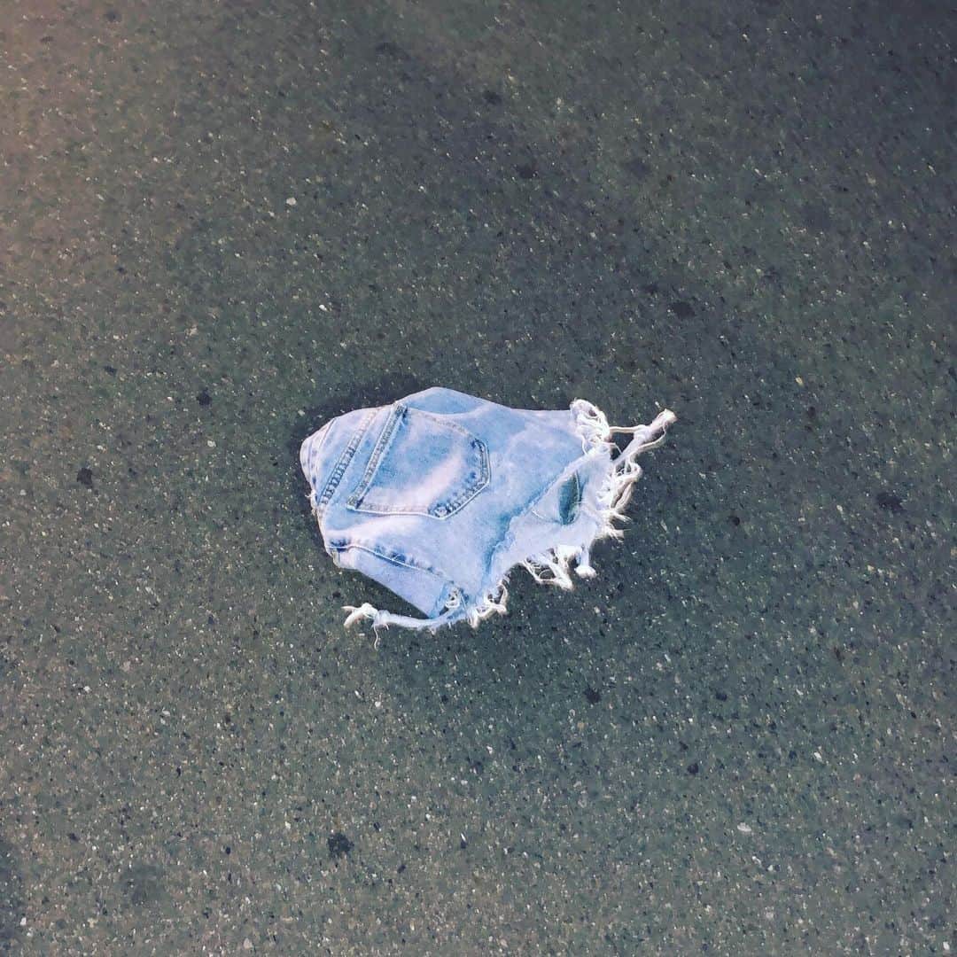 松井理子さんのインスタグラム写真 - (松井理子Instagram)「バイトの帰り。  道端にショーパンが落ちてました。  交番には届けず、そっと見送りかえりました。」11月15日 8時27分 - ume_ume_phot