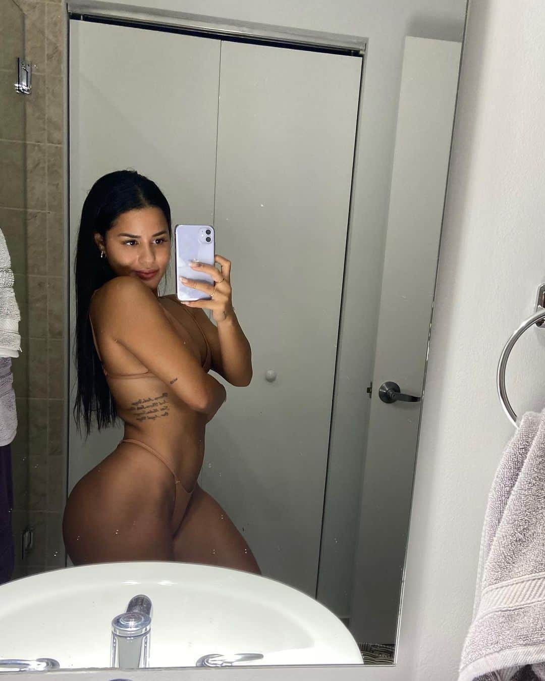 Katya Elise Henryさんのインスタグラム写真 - (Katya Elise HenryInstagram)「nudes 😇」11月15日 8時26分 - katyaelisehenry