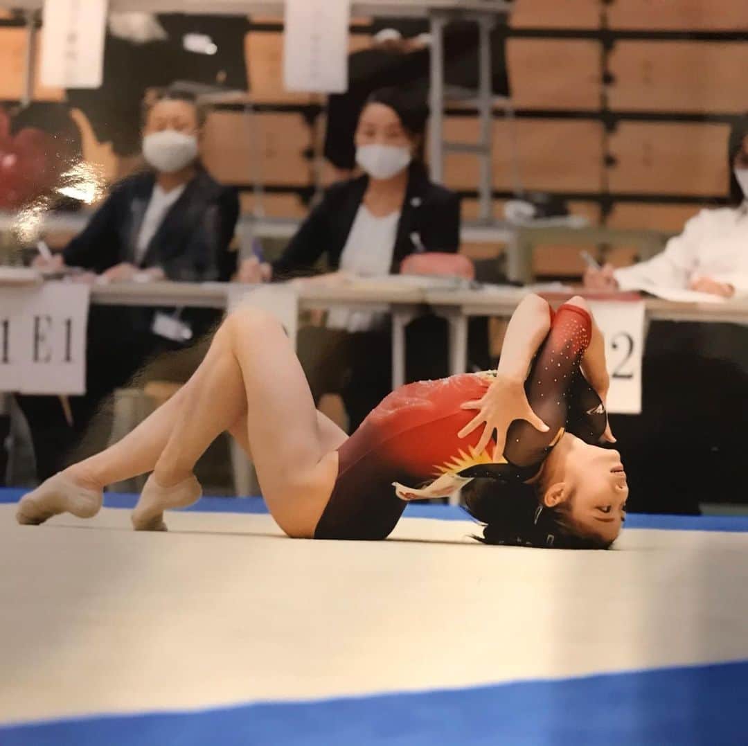 内山由綺さんのインスタグラム写真 - (内山由綺Instagram)「お写真届いたー♪ 姉のゆかの振り付けめっちゃすき。  白鳥っぽい🦢  #全日本インカレ #photo  #gymnastics  #floorexercise」11月15日 8時35分 - yuki_gym_smile