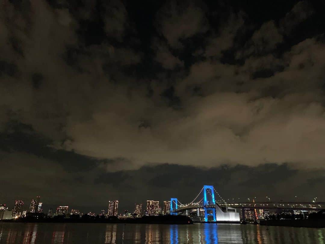 杉本早裕吏さんのインスタグラム写真 - (杉本早裕吏Instagram)「・ いつかの夜景⭐️ 心が癒されました😌 ・ ・ #夜景 #odaiba  #レインボーブリッジ」11月15日 8時42分 - sayuri0125sugimoto