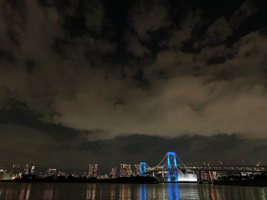 杉本早裕吏のインスタグラム：「・ いつかの夜景⭐️ 心が癒されました😌 ・ ・ #夜景 #odaiba  #レインボーブリッジ」