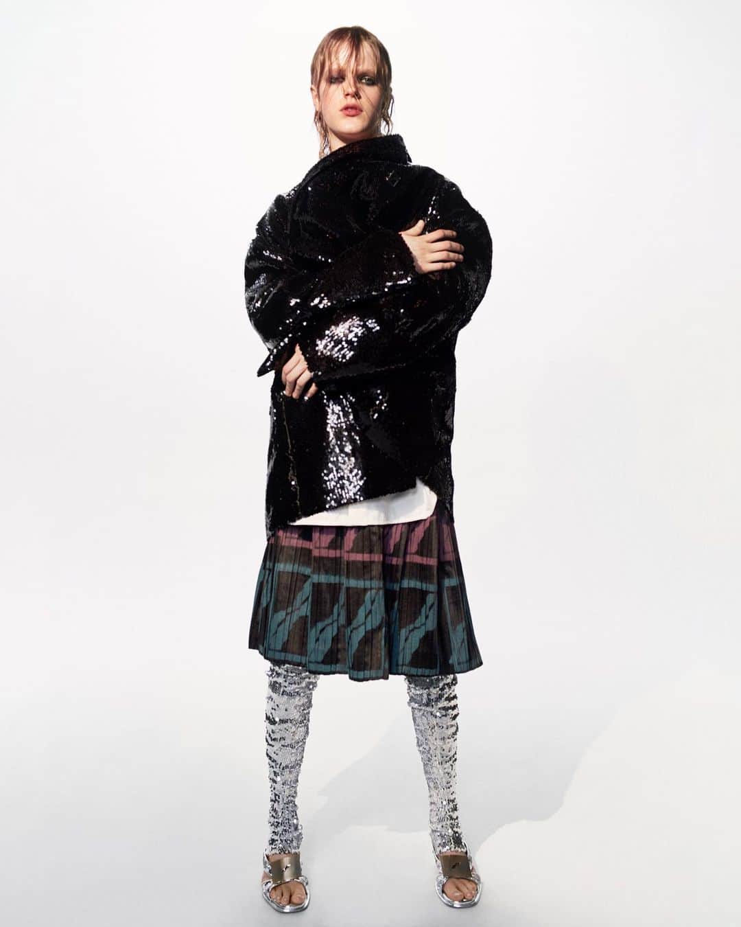 クォン・ダミのインスタグラム：「Spring-Summer 2021 Women’s  Pre-Fall 2021 Men’s  Hannah by @steve__mackey  Art directed and styled by @kegrand」